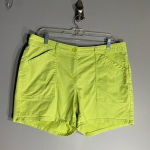 Liz Claiborne Ladies 12 Mid Rise Cotton Shorts
Chartreuse
Pockets front and back